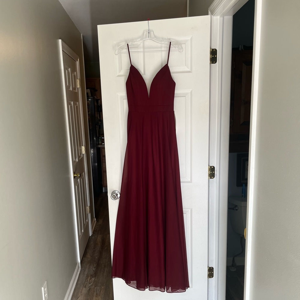 Kleinfield burgundy prom dress size 4
